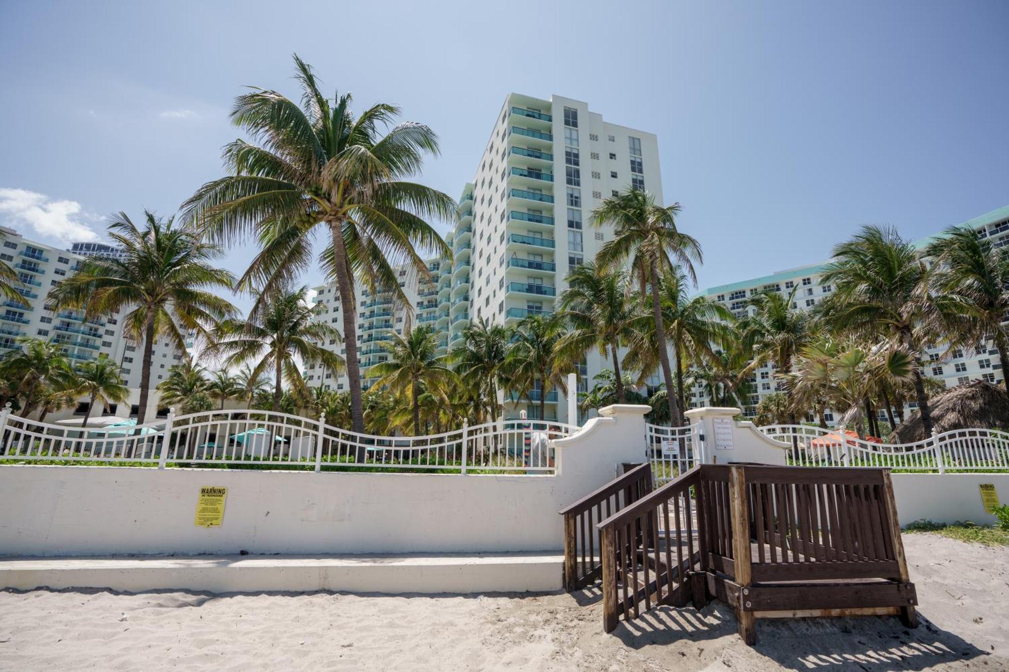 Modern 1 Bdr Oceanview With Direct Beach Access! 할리우드 외부 사진